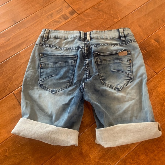 Urban Surface Jean Shorts - Picture 3 of 4